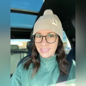 Meet your Posher, Holly